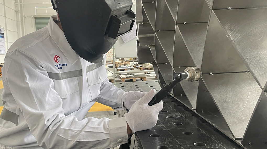 Controlling aging treatment quality of SUS630 laminated steel plate